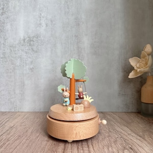 Swing Bunny Hölzerne BMusic Box, niedliches Kaninchen, maßgeschneiderte Spieluhr, einzigartiges Geschenk, spezielles Andenken, Geschenk für sie