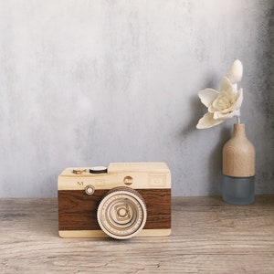 Vintage Kamera Spieluhr aus Holz, Individuelle Spieluhr, Einzigartiges Geschenk, Besondere Andenken, Geschenk für Sie, Geschenk für Ihn Bild 2