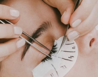 EYELASH EXTENSION TRAINING