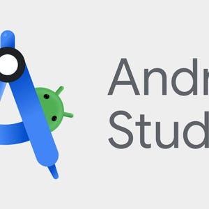 Może przedstawiać: Logo Android Studio przedstawiające niebieski kompas z zielonym robotem Androidem, który wygląda zza niego. Tekst "Android Studio" jest szary.