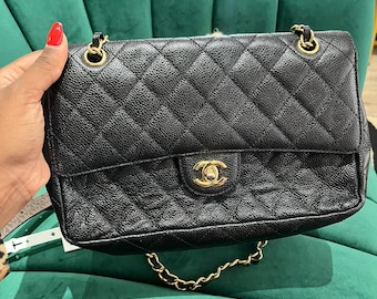 Bolso Chanel Caviar acolchado mediano clásico con doble solapa y herrajes dorados negros auténticos