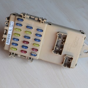 Subaru Forester SF (98-02) Interior Fuse Block/Power Distribution