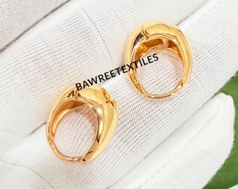 18K Solid Gold Small Oval Hoop Earrings, Huggie Hoops (16MM)