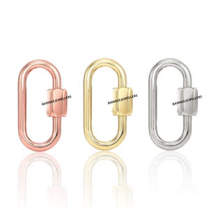Op de afbeelding: Drie ovale sieraden sluitingen in ros&eacute;goud, goud en zilver. Elke sluiting heeft een bijpassende cilindervormige sluiting. De merknaam "BAWREEJEWELLERS" is op elke sluiting gedrukt.