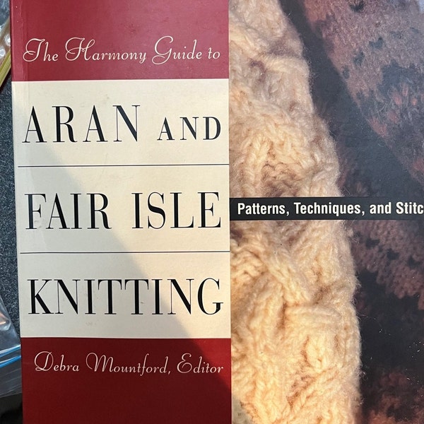 The Harmony Guide to Aran and Fair Isle Knitting par Debra Mountford Editor 1991 - Livre première édition