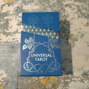 SELLADO. Tarot Universal Edición Premium. Lo Scarabeo. Baraja de tarot 2015. Primera Edición.