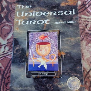 El Tarot Universal, de Maxwell Miller. Baraja y guía complementaria.