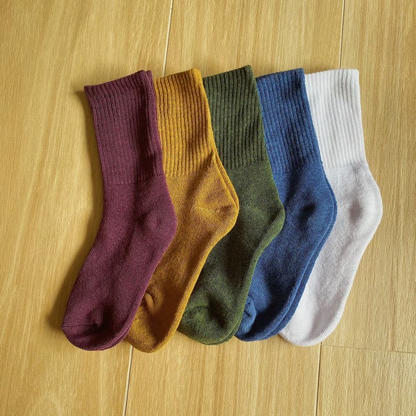 Ultra Comfort Solid Colour Crew Socks