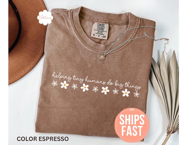 Camiseta Comfort Colors® "Ayudando a los pequeños humanos a hacer grandes cosas", camiseta de agradecimiento a los maestros, regalo para el Día del Maestro, camiseta de regreso a clases, regalo para maestros Expresso