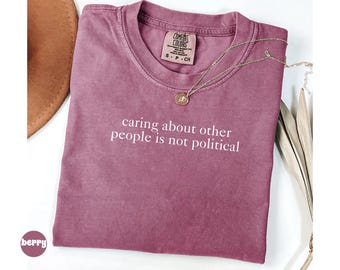 Camiseta Comfort Colors® "Preocuparse por los demás no es político", camiseta "Igualdad de derechos para mujeres", camiseta liberal, camiseta de justicia, camiseta de democracia