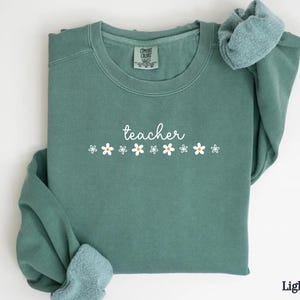 Comfort Colors® Floral Teach Sweatshirt, Cute Teacher Sweatshirt, Teacher Appreciation Gift, Back To School, School Shirt, Teacher Crewneck