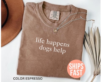 Comfort Colors® Life Happens Hunde Hilfe Shirt, lustiges Hunde Shirt, Hunde Liebhaber Shirt, Hund Mama Shirt, Hund Mama Geschenk, Hundebesitzer Geschenk, sarkastisches Shirt