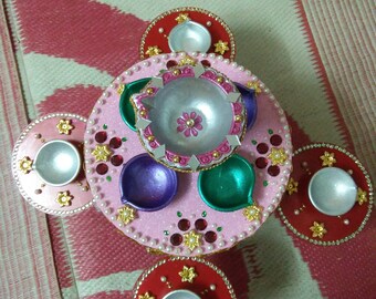 Pink n red colour diva stand with 9 divas