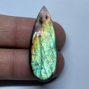 Elegante cabochon di labradorite a forma di pera, pietra naturale sciolta da 28 carati, dimensioni 38,60x14,20 mm, ideale per la creazione di gioielli con filo metallico!