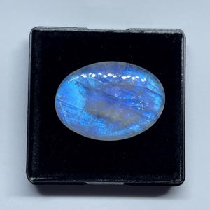 Natural Rainbow Moonstone Cabochon  — 28 Carat – Large Oval 27x20 mm Moonstone Gemstone – Loose Stone for Pendant, Ring, Jewellery Making!
