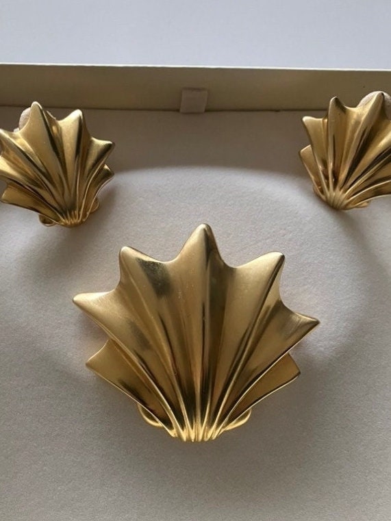 Les bernard inc. brooch/ - Gem