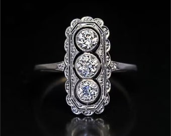 Drie stenen ronde diamanten verlovingsring, bezel set diamanten trouwring, vintage geïnspireerde ring, Milgrain bezel set drie stenen ring