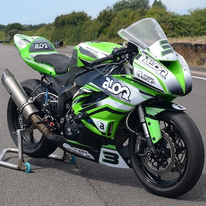 BLOQ brandstoftankgrepen motor voor TRIUMPH Scrambler 400 (2024-) / Speed 400 (2024-) - ZWART afbeelding 6