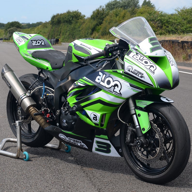 BLOQ brandstoftankgrepen motor voor TRIUMPH Scrambler 400 (2024-) / Speed 400 (2024-) - ZWART afbeelding 6