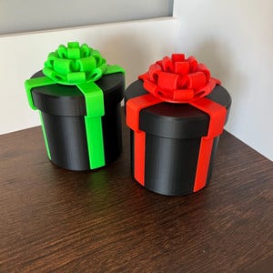 Zagnieżdżone pudełko na prezent ze śrubami idealne na Boże Narodzenie, urodziny, rocznicę, ukończenie szkoły lub inną okazję, drukowane w technologii 3D