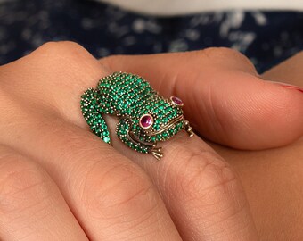 Emerald Frog Ring | Stunning Green Emerald Statement Jewelry for Any Occasion