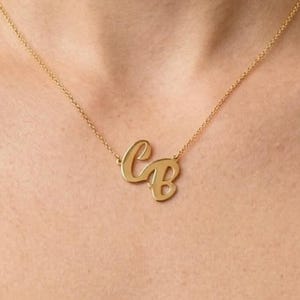 Collar con iniciales entrelazadas: colgante personalizado de doble letra en oro vermeil de 18 quilates