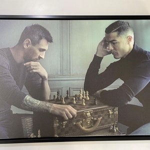 Lionel Messi Cristiano Ronaldo Chess Canvas Wall Art Das Schachspiel von messi und ronaldo Vatertagsgeschenk für ihn Geschenk für Fan Bild 2