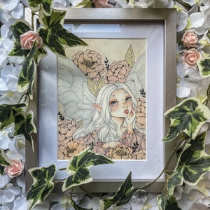 Pintura original de hadas estilo cottagecore / Obra de arte enmarcada en acuarela y tinta / Ilustración de hadas y flores de inspiración vintage / Arte mural de hadas