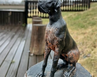 Escultura de gran danés de estilo antiguo, retrato rústico de perro