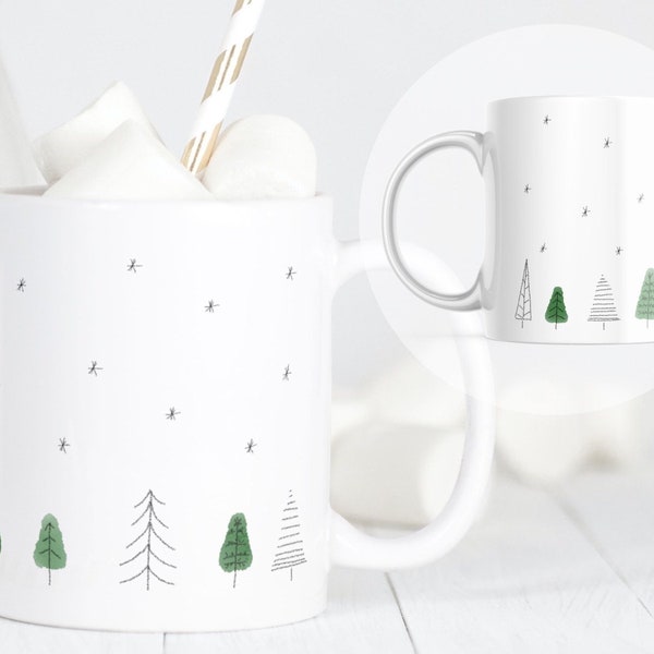 Winterliche Tasse mit Tannen unter Sternenhimmel, Geschenk zu Weihnachten, minimalistisches Design