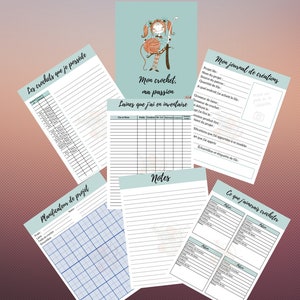 Peut inclure: Un document PDF imprimable avec un fond bleu clair et une illustration de dessin animé d'une fille qui crochete. Le document comprend plusieurs pages pour organiser des projets de crochet, y compris une liste de crochets, un inventaire de fils, un planificateur de projets, des notes et une liste d'idées de crochet.