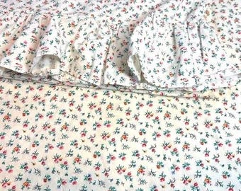 Juego de 2 fundas de almohada tamaño king de Ralph Lauren, color ciruela playera, con estampado floral en tonos pastel suaves, estilo rústico.