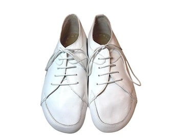 Zapatos conductivos Aether Earthwear para hombre, de cuero blanco, estilo minimalista, talla 7.5.