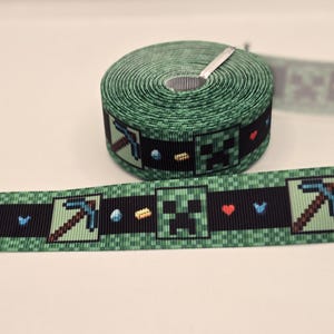 Wstążka Mine Ribbon Craft 25 mm lub 38 mm, cena za metr. Idealna do rękodzieła – dostarczana z opłaconym cłem do USA.