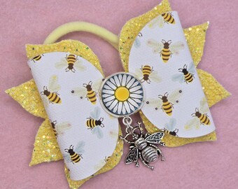Stunning Bumble Bee and Daisy Dangly Charm Bow. Sparkly Bow. Medium - Delivered Duty Paid to USA.