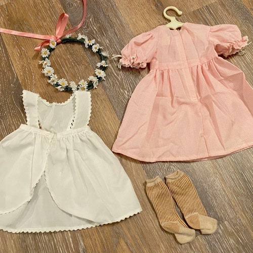 MINT-CONDITION shops American Girl/Pleasant Company Kirsten's Birthday Apron Dress & Daisy Wreath, Retired, Vintage