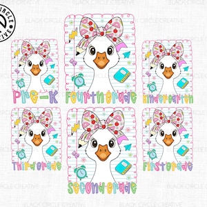 Pode incluir: Ilustra&ccedil;&atilde;o digital de um ganso branco com la&ccedil;o, l&aacute;pis e material escolar. A imagem inclui texto para o pr&eacute;-escolar at&eacute; &agrave; quinta s&eacute;rie. O fundo &eacute; papel pautado com uma borda decorativa.