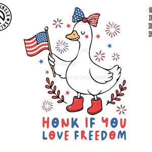 Könnte beinhalten: Eine weiße Cartoon-Gans mit einer rot-weiß-blauen Schleife und roten Stiefeln hält eine kleine amerikanische Flagge. Die Gans ist von rot-weiß-blauen Feuerwerkskörpern umgeben. Der Text "HONK IF YOU LOVE FREEDOM" befindet sich unter der Gans.
