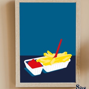 Könnte beinhalten: Ein weißer Styroporbehälter mit rotem Ketchup-Dip und gelben Pommes Frites. Die Pommes Frites sind in einem Haufen angeordnet, mit einem roten Plastikstrohhalm, der aus der Oberseite herausragt. Der Behälter befindet sich auf einem dunkelblauen Hintergrund.