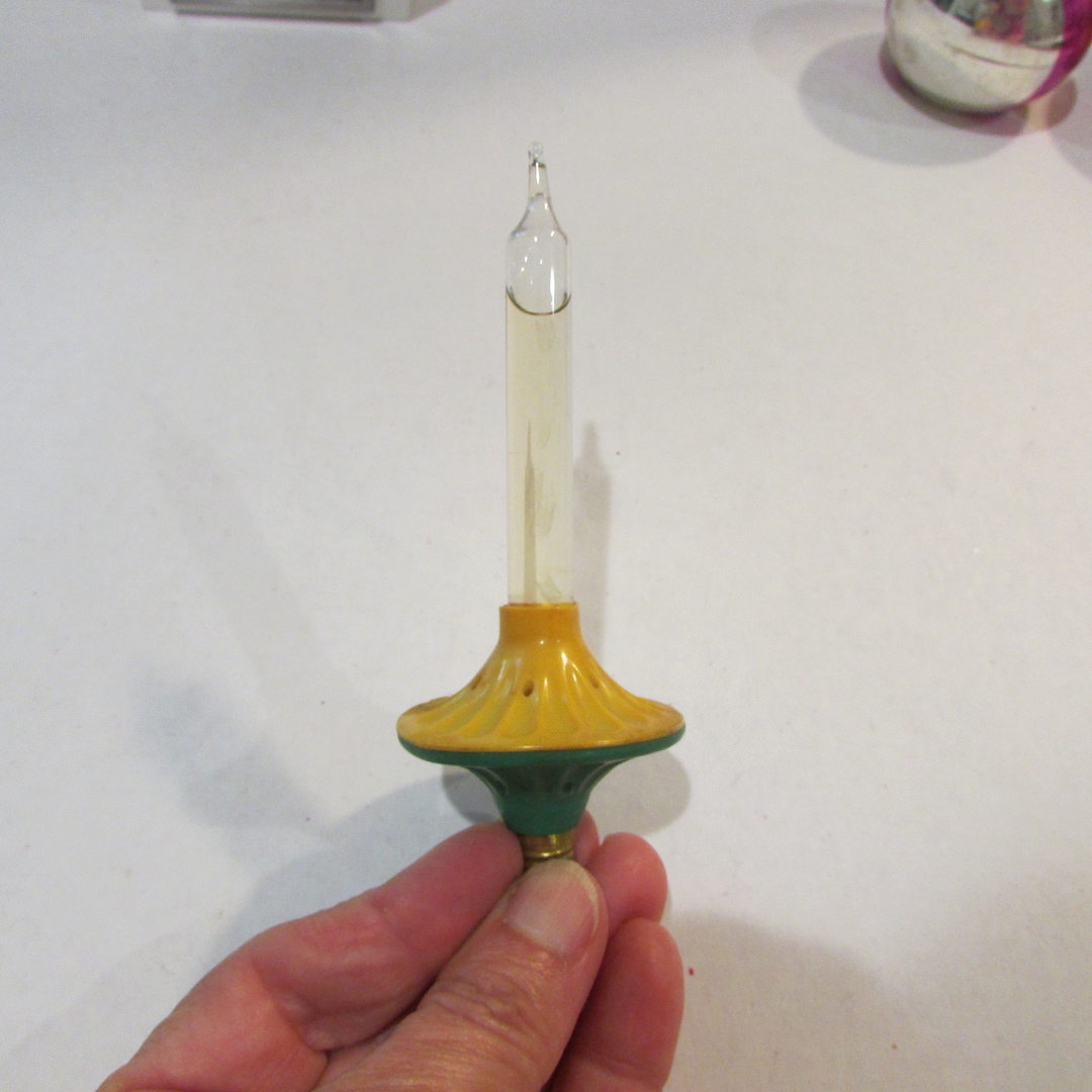 Vintage 1948 NOMA Flying Saucer Christmas Bubble Lites C6 Yellow Green