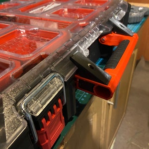 Packout organiser lid locks with fixing