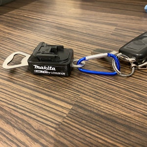 Apribottiglie stile Makita - portachiavi. Oggetto divertente e originale