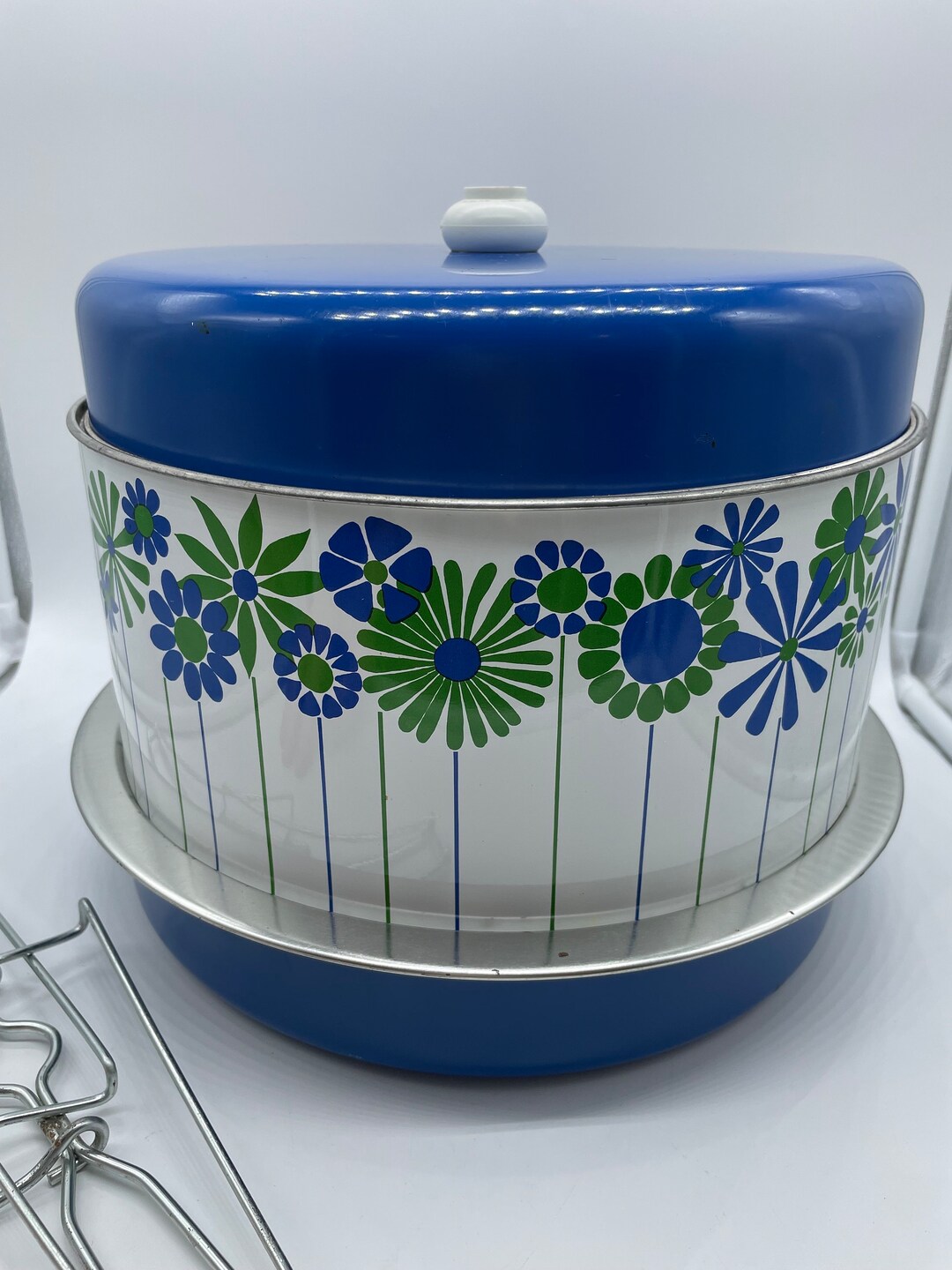 Vintage Metal Cake Carriernull