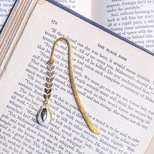 Pearl Tulip Gold Hook Metal Bookmark with Gold Leaf Chain, cottagecore