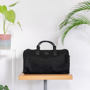 VEGANE REISETASCHE | Schwarze Weekender-Tasche | Veganer Seesack | Zeitlose Reisetasche | Ästhetische handgemachte Gender-neutrale Reisetasche