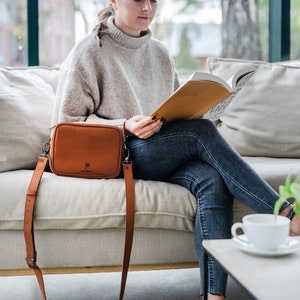 Vegan Corn Leather Bag Cognac, Minimalist Shoulder Bag, Small Purse for Women, Messenger Bag, Classic Crossbody Bag, Square bag,City Bag zdjęcie 7