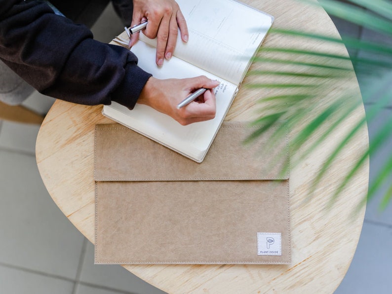 Minimalist Laptop Sleeve for 14-Inch MacBook Pro and Air.