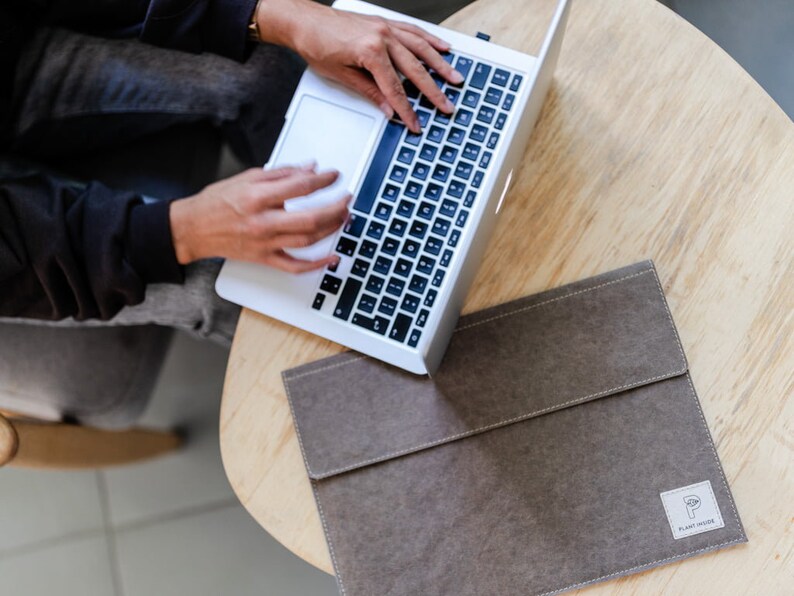 Minimalist Laptop Sleeve for 13-Inch MacBook Pro and Air.