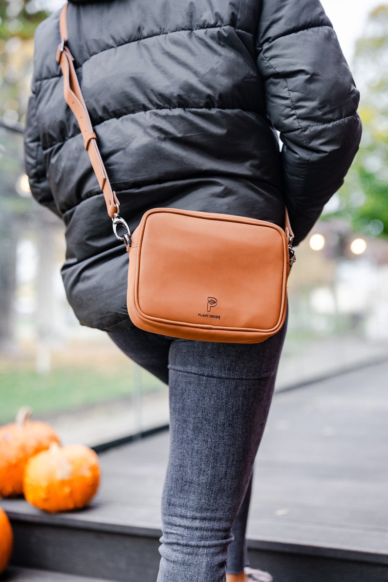 Vegan Corn Leather Bag Cognac, Minimalist Shoulder Bag, Small Purse for Women, Messenger Bag, Classic Crossbody Bag, Square bag,City Bag zdjęcie 4