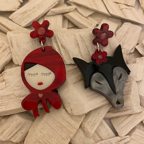 Boucles d'oreilles petit chaperon rouge et loup, boucles asymétrique, bijoux petit chaperon rouge